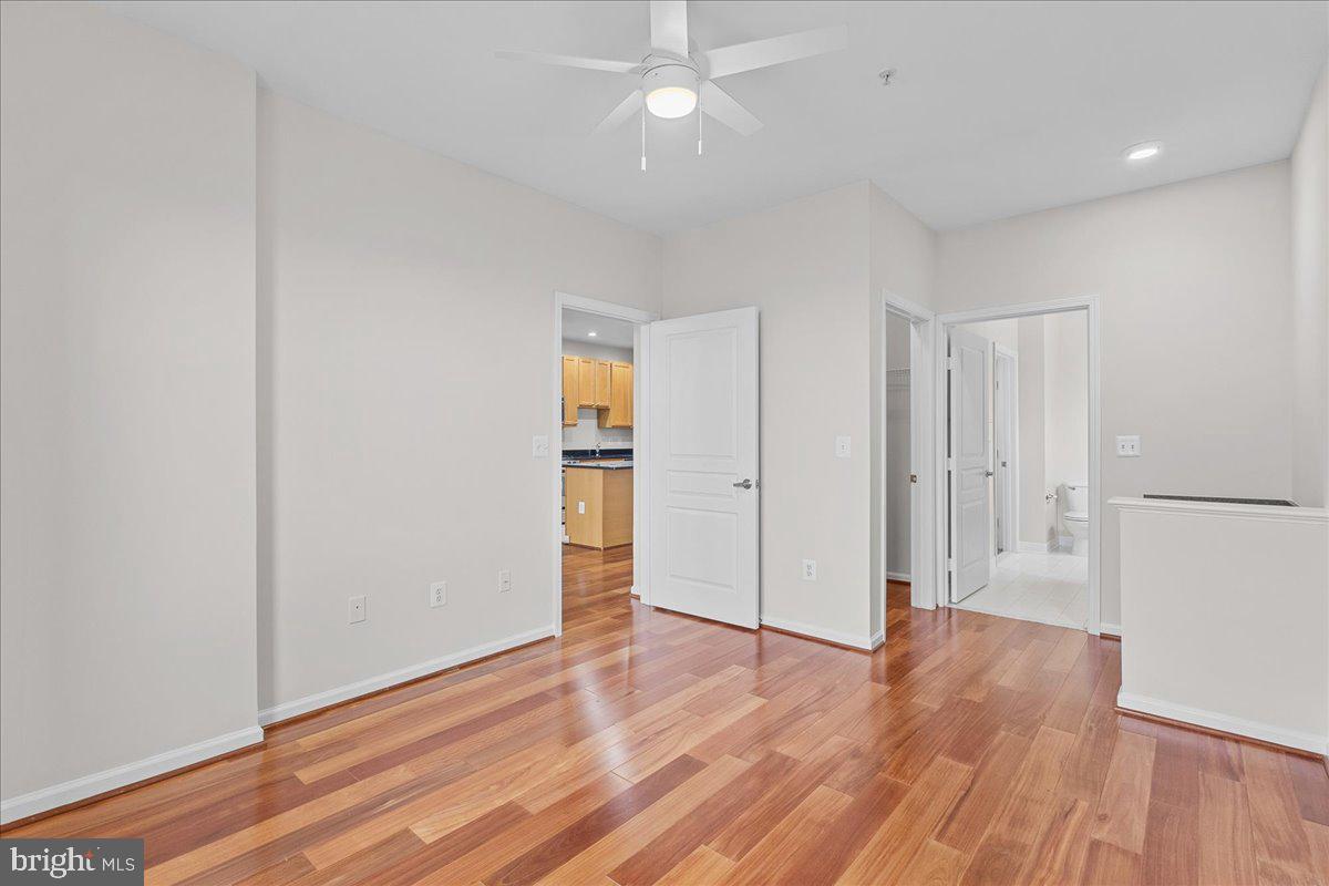 SAVOY AT RESTON TOWN CENTER - Residential