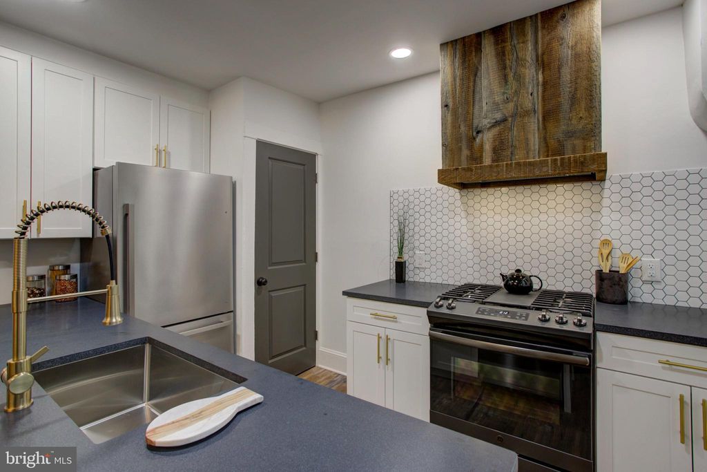 Photo of 536 E ROSS ST, LANCASTER, PA 17602 (MLS # PALA2027148)