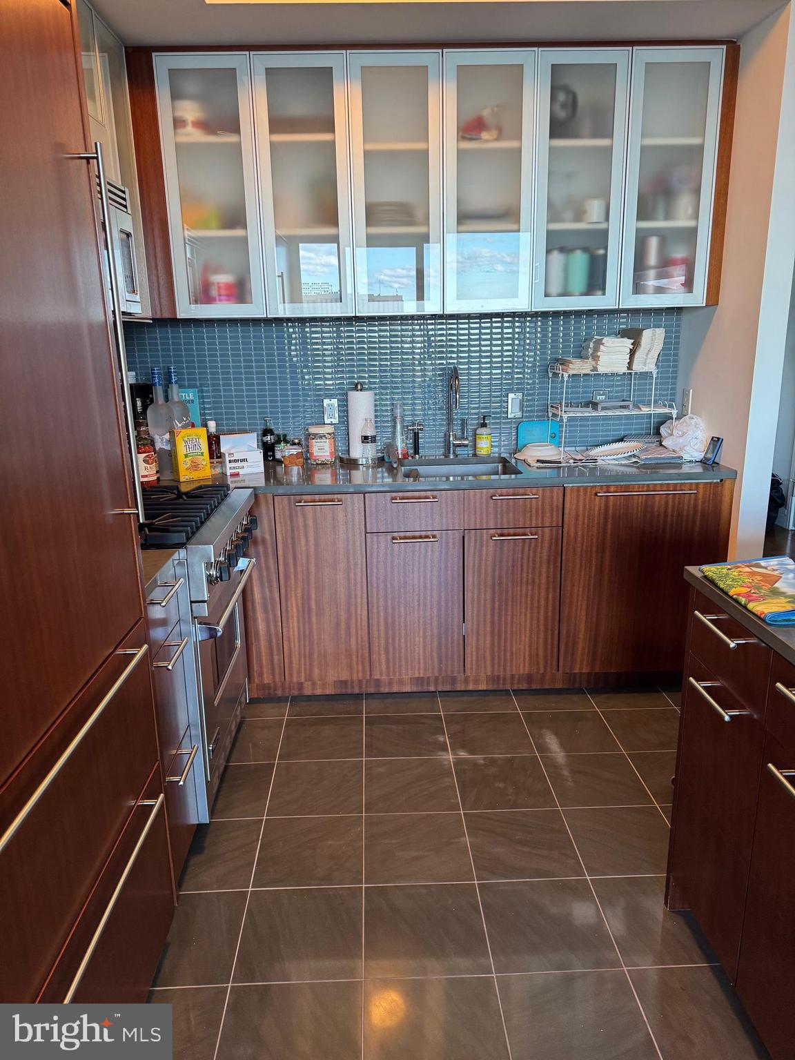 AVENUE OF THE ARTS - Residential Lease