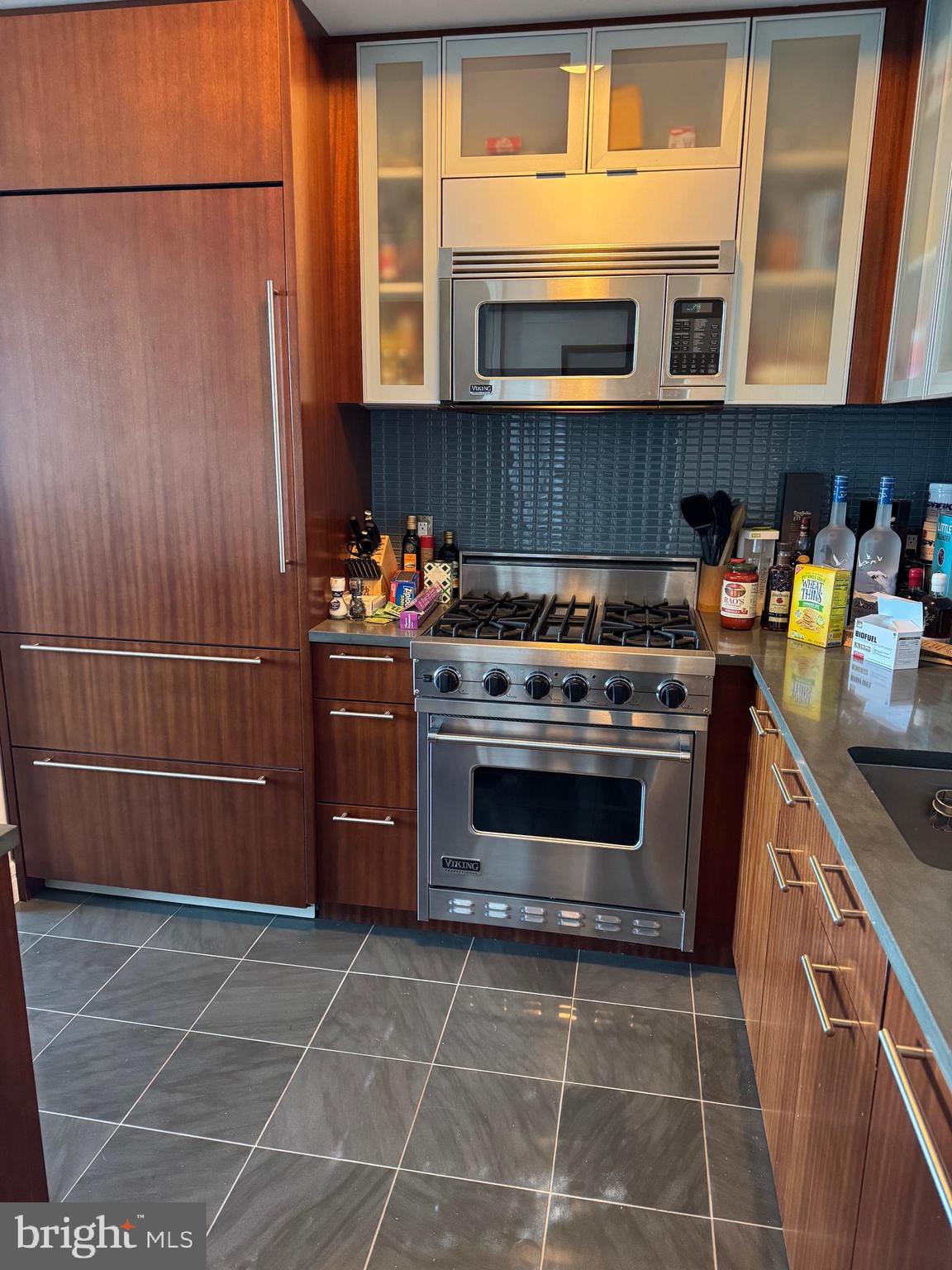 AVENUE OF THE ARTS - Residential Lease