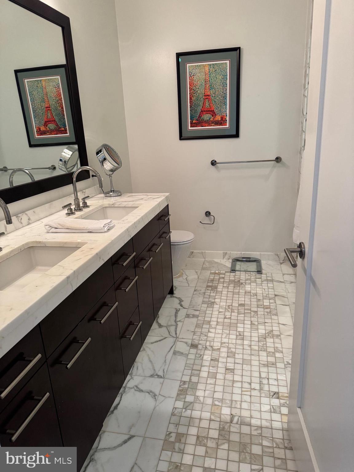 AVENUE OF THE ARTS - Residential Lease