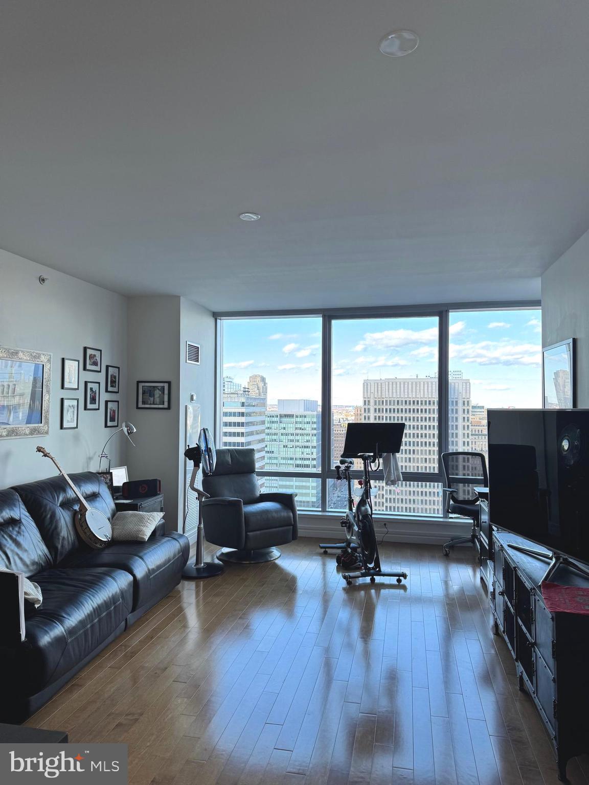 AVENUE OF THE ARTS - Residential Lease