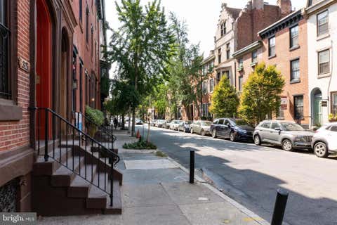 Townhouse For Rent - 327 S 16th Street #2R<br/> PHILADELPHIA, PA 19102