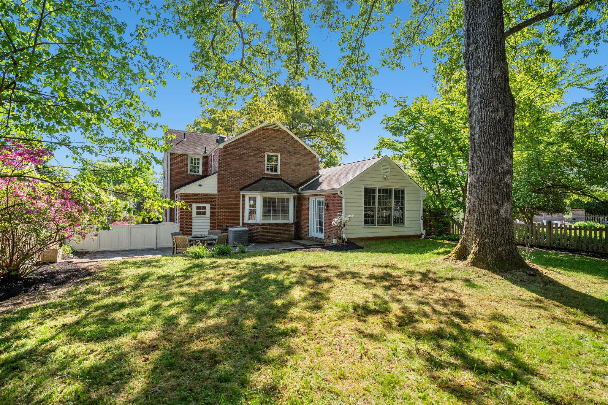 WOODACRES - Residential