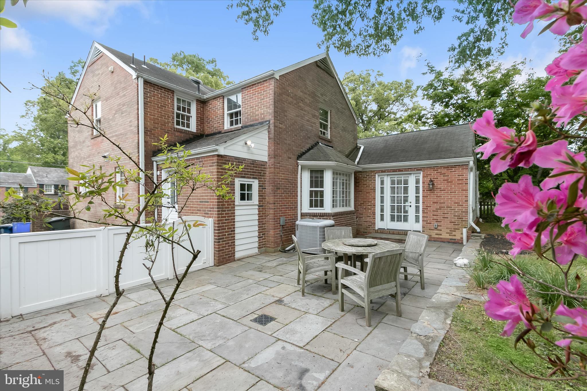 WOODACRES - Residential