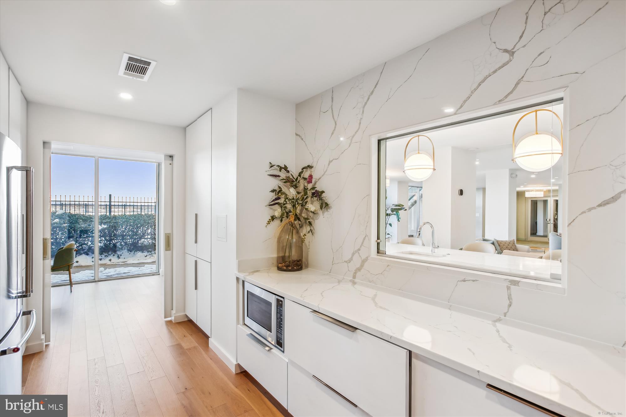 MARINA TOWERS - Residential Lease