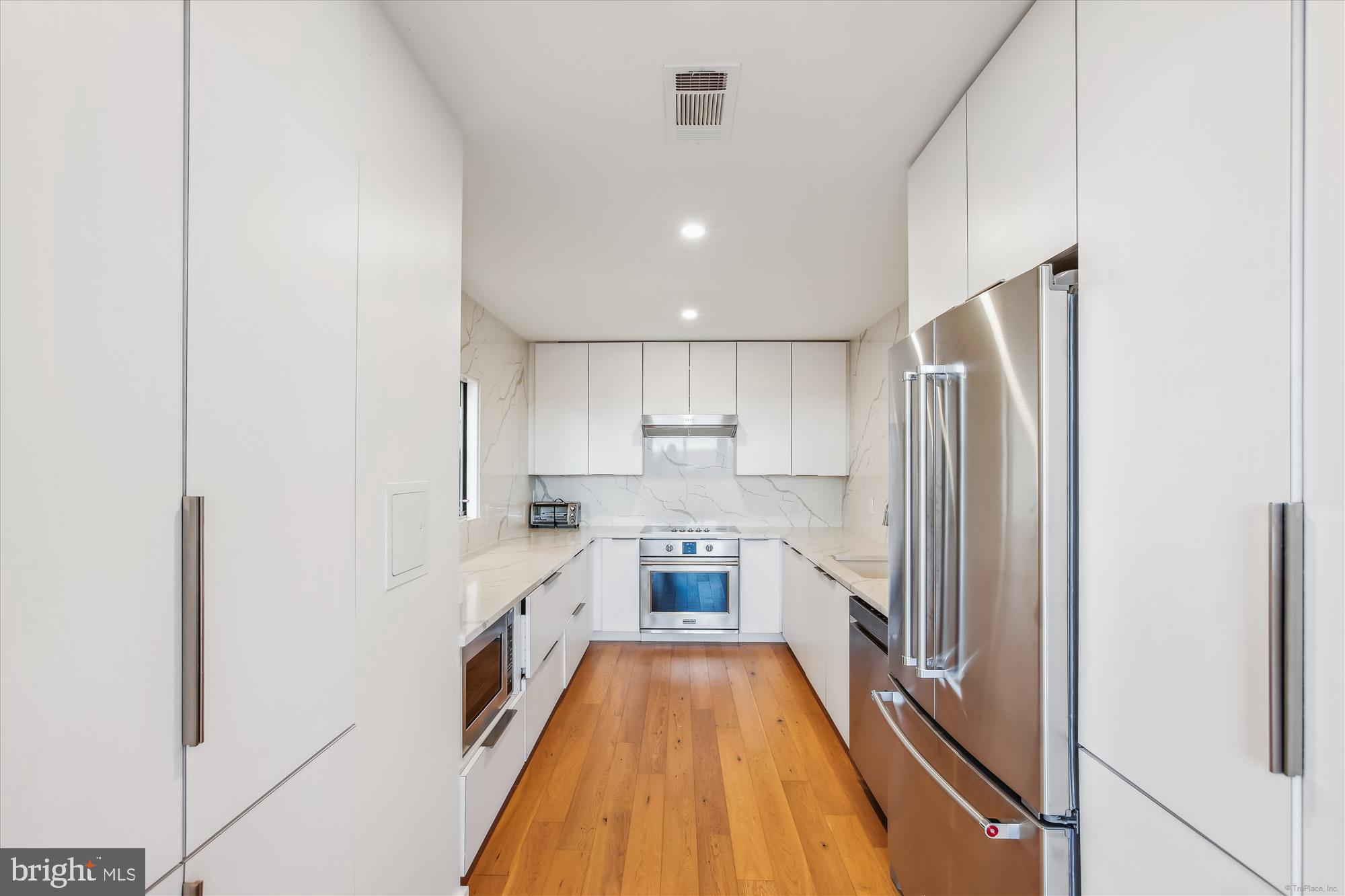 MARINA TOWERS - Residential Lease