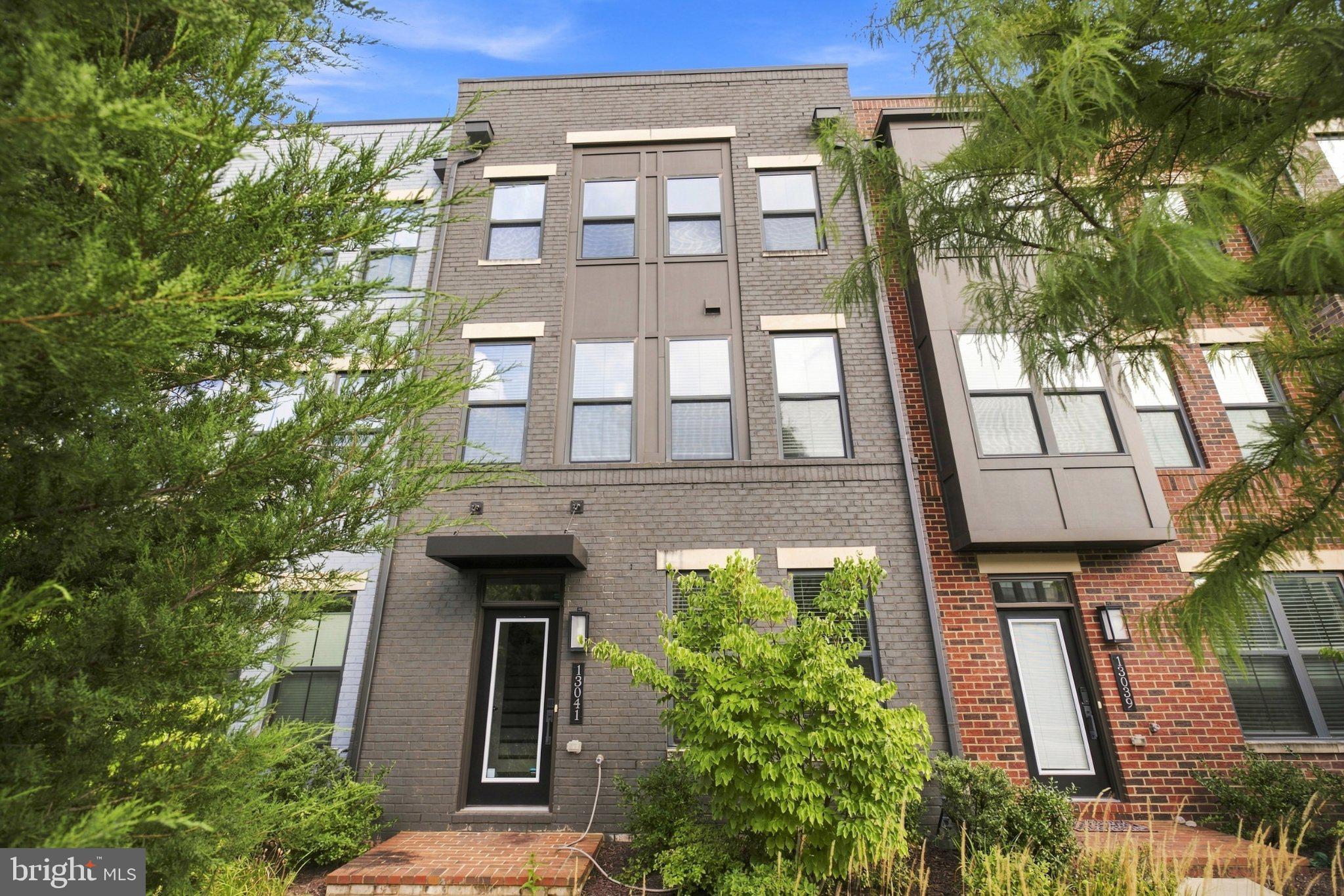 13041 HATTONTOWN SQUARE
