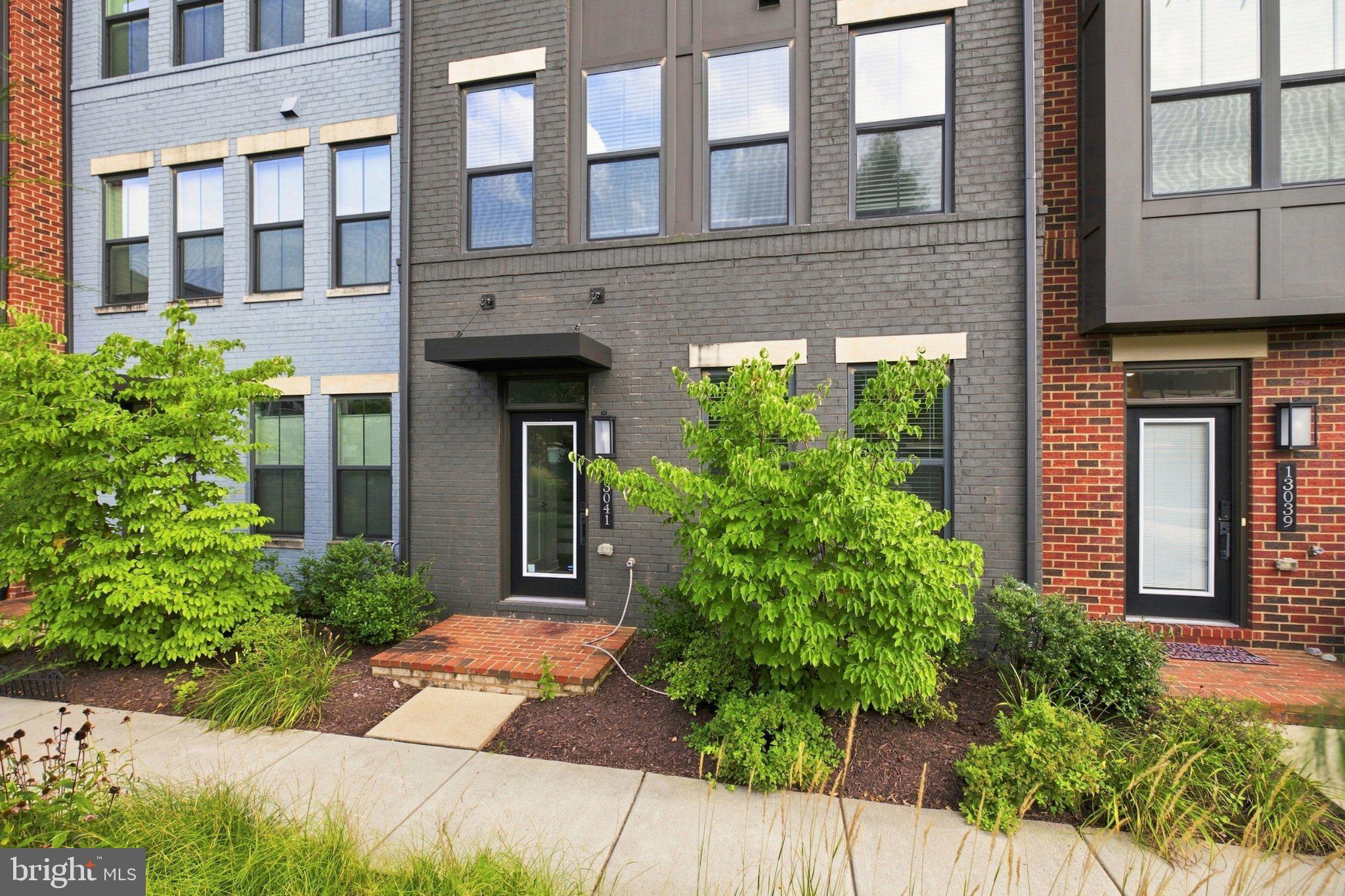 13041 HATTONTOWN SQUARE