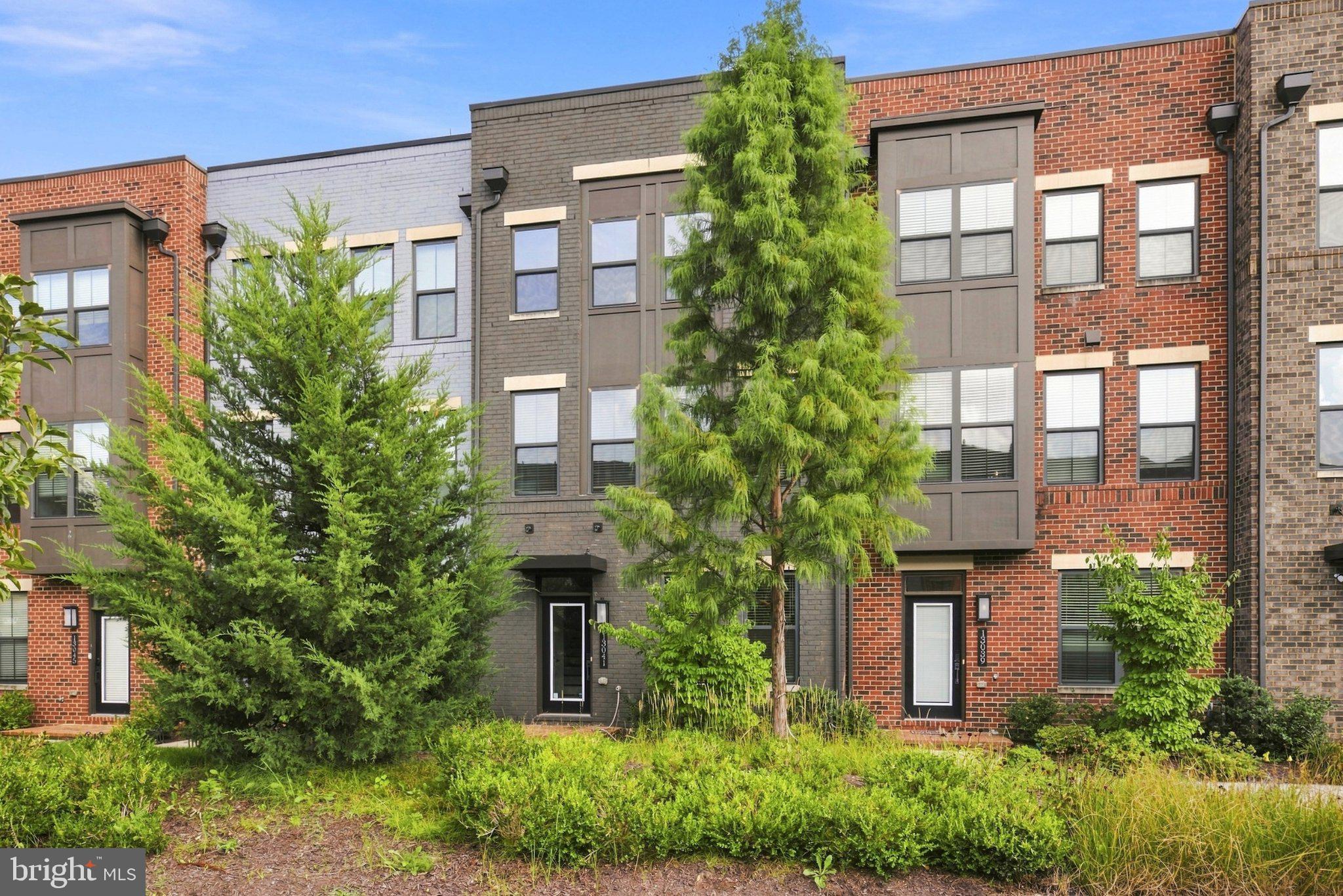13041 HATTONTOWN SQUARE