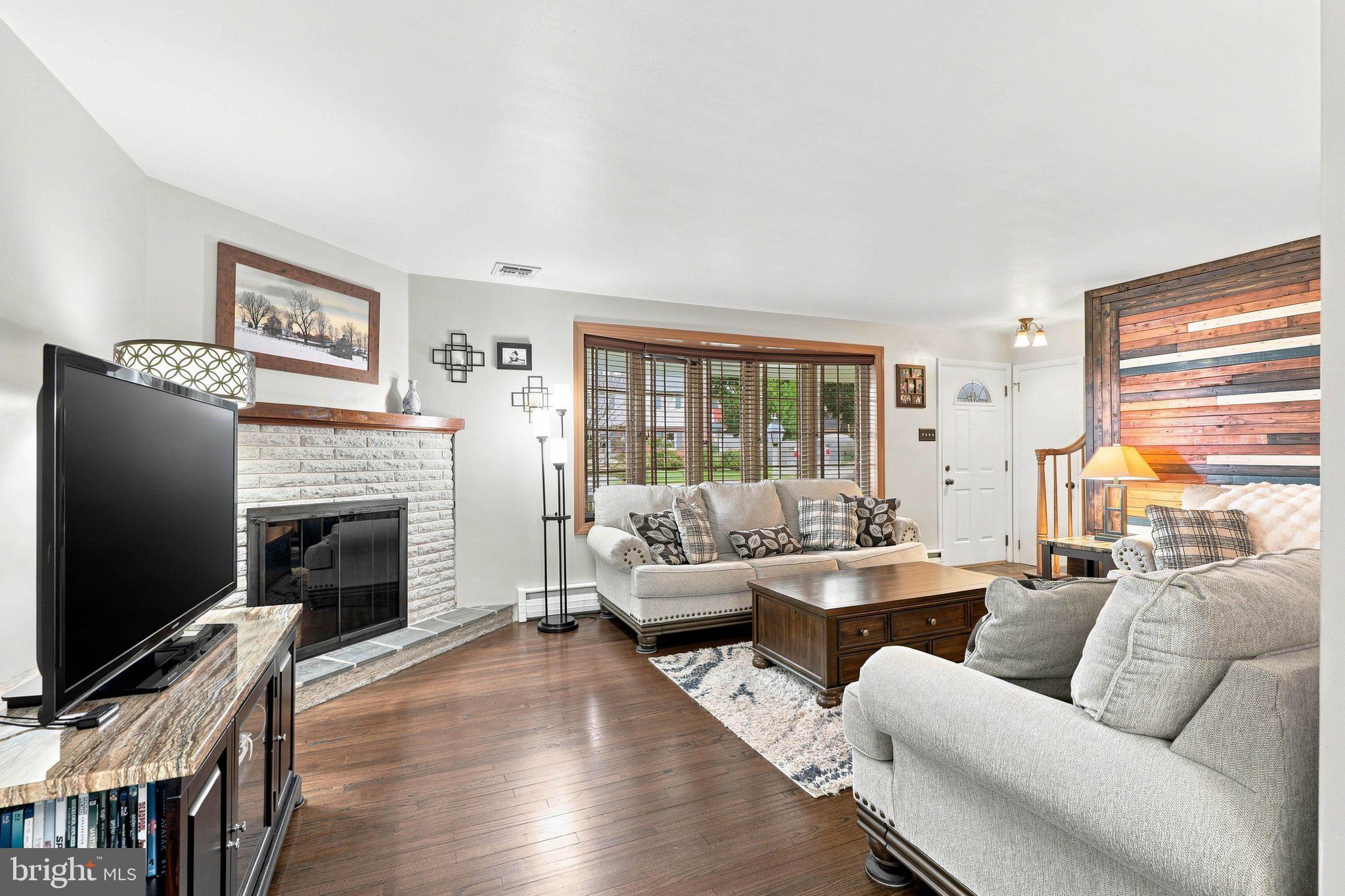 821 RIDGE AVENUE