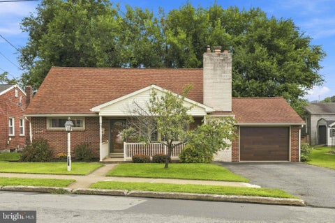 Photo of 821 Ridge Avenue, COLUMBIA, PA 17512 (MLS # PALA2093500)