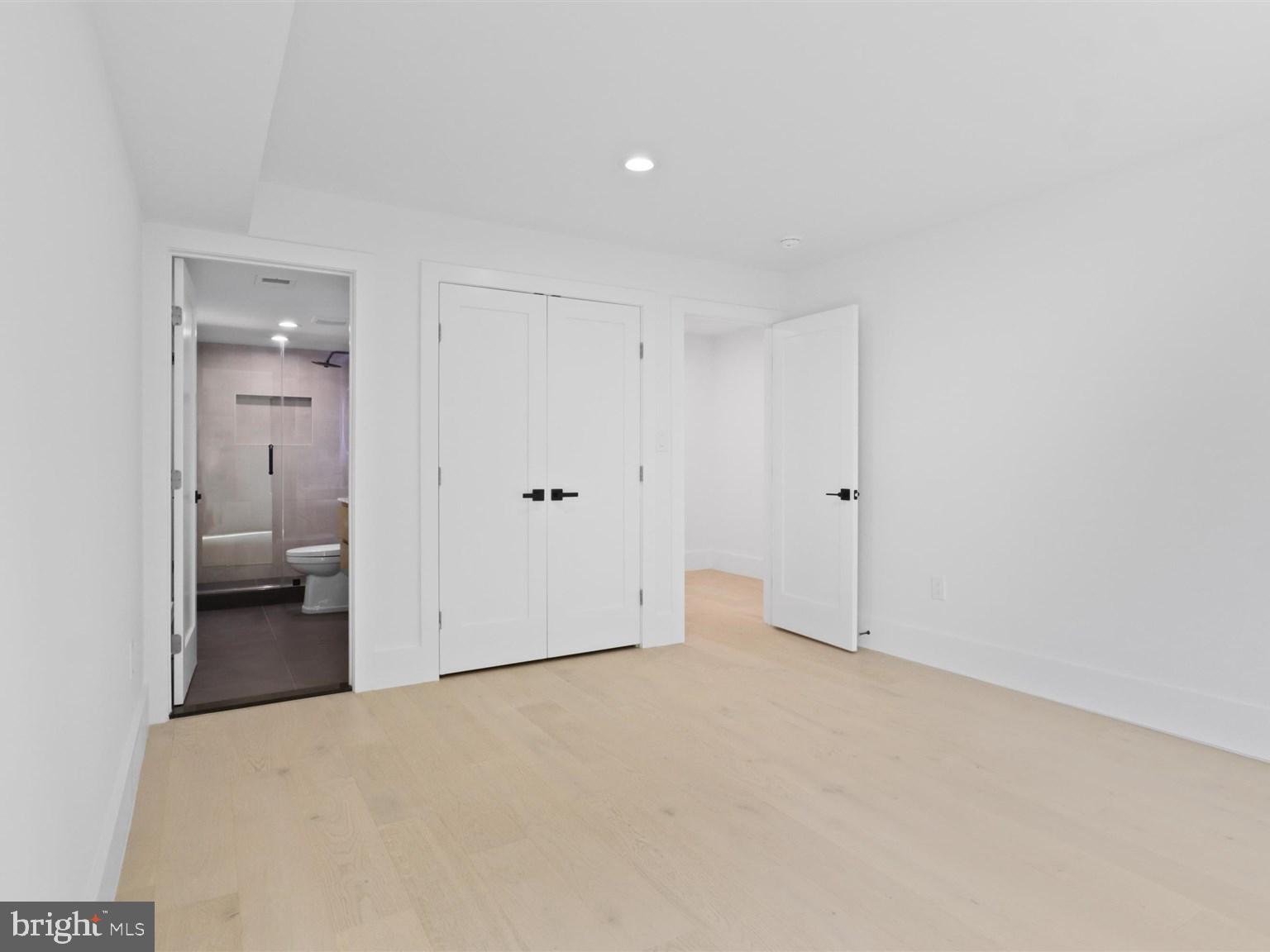 CLARENDON - Residential