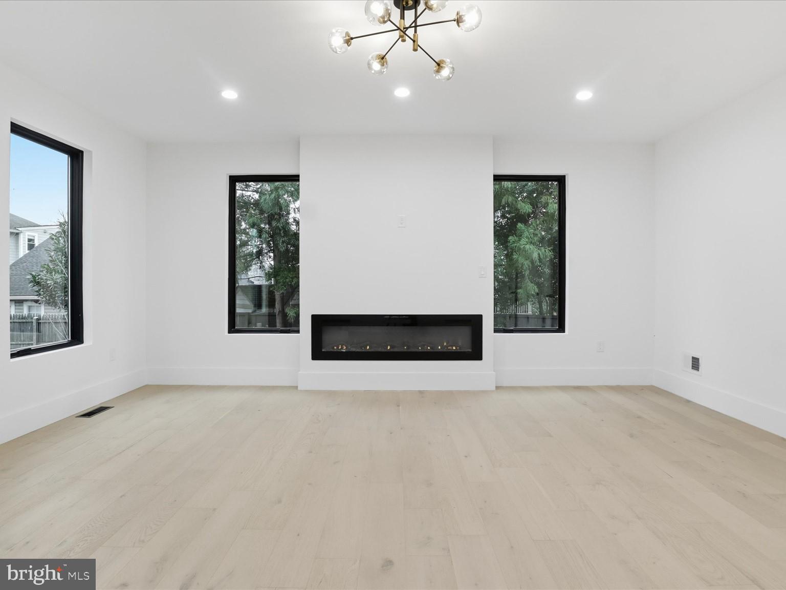 CLARENDON - Residential