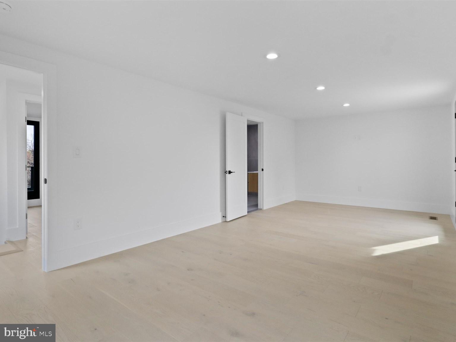 CLARENDON - Residential