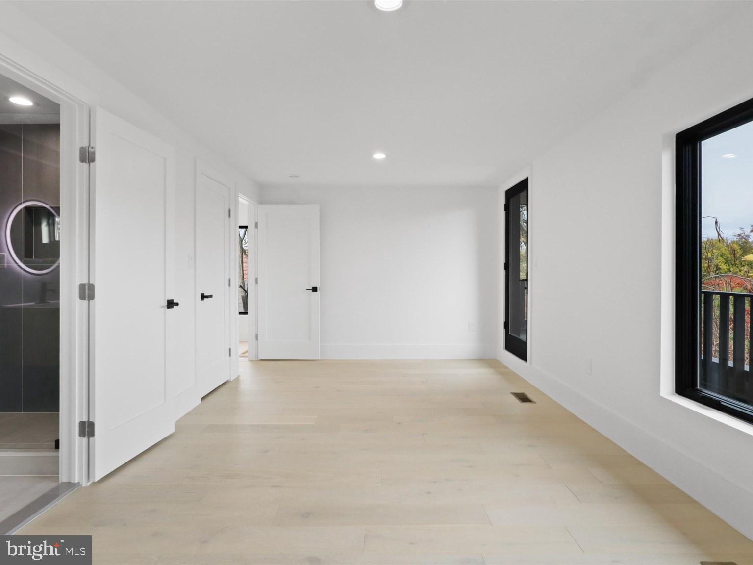 CLARENDON - Residential