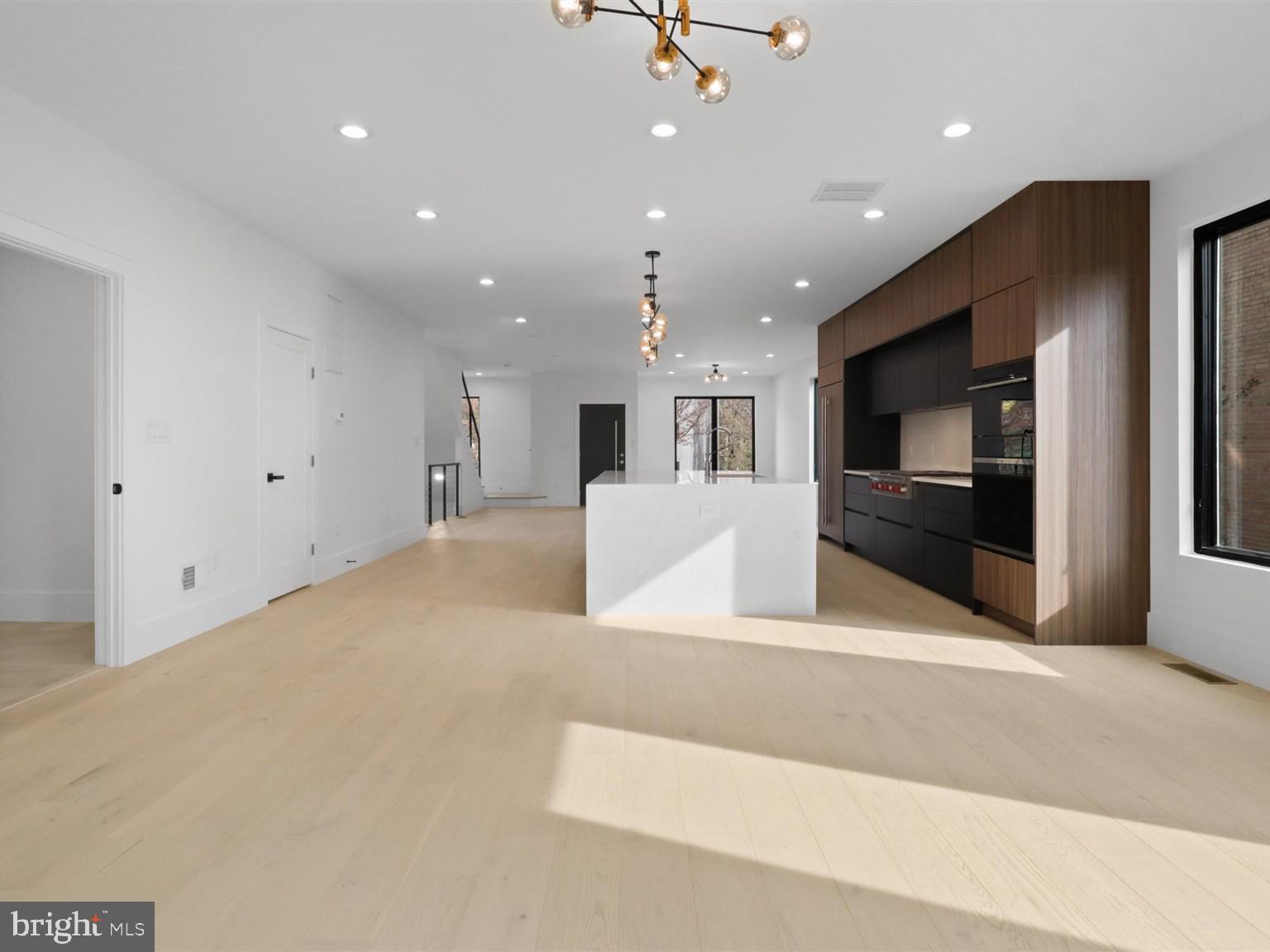 CLARENDON - Residential