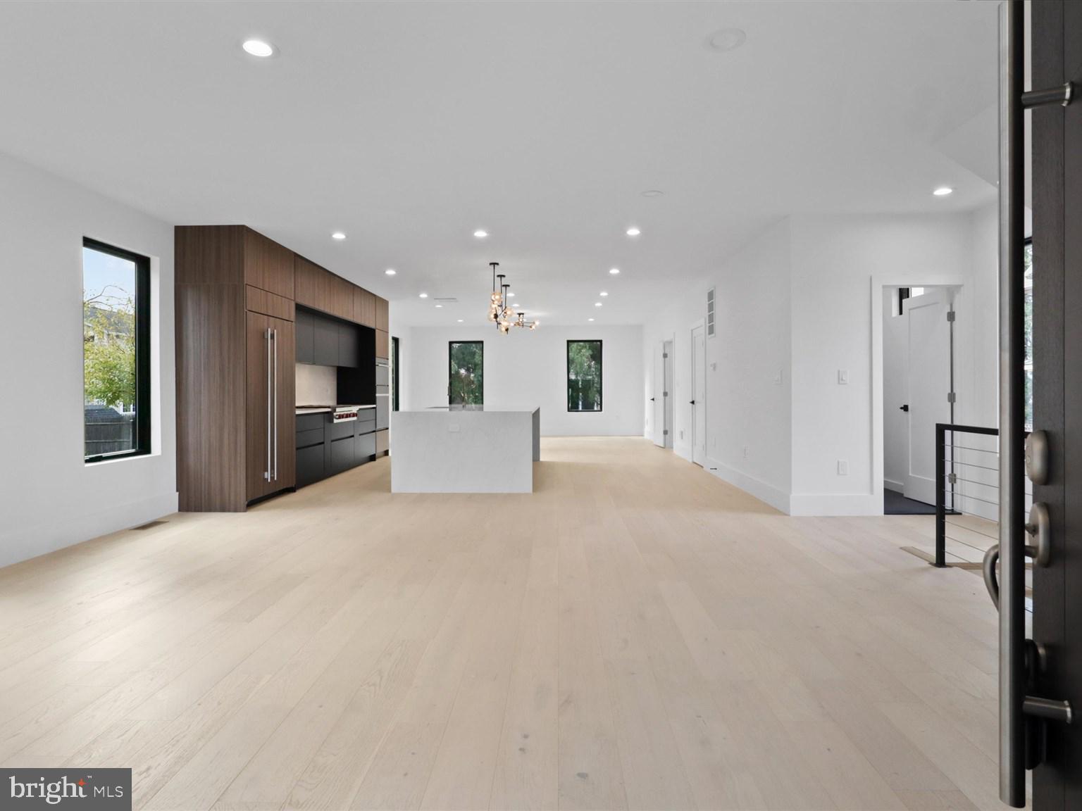 CLARENDON - Residential