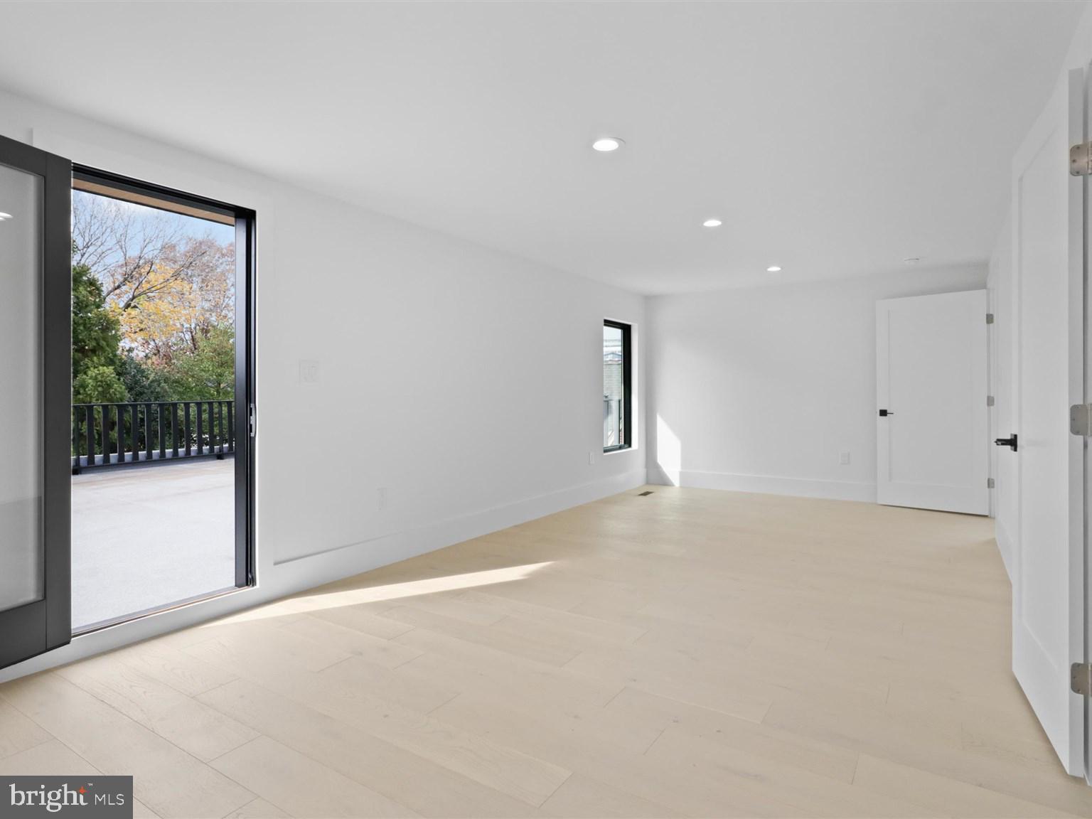 CLARENDON - Residential