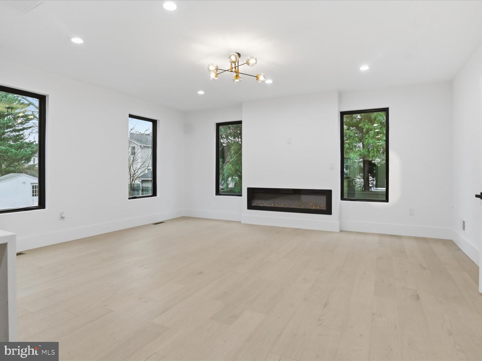 CLARENDON - Residential