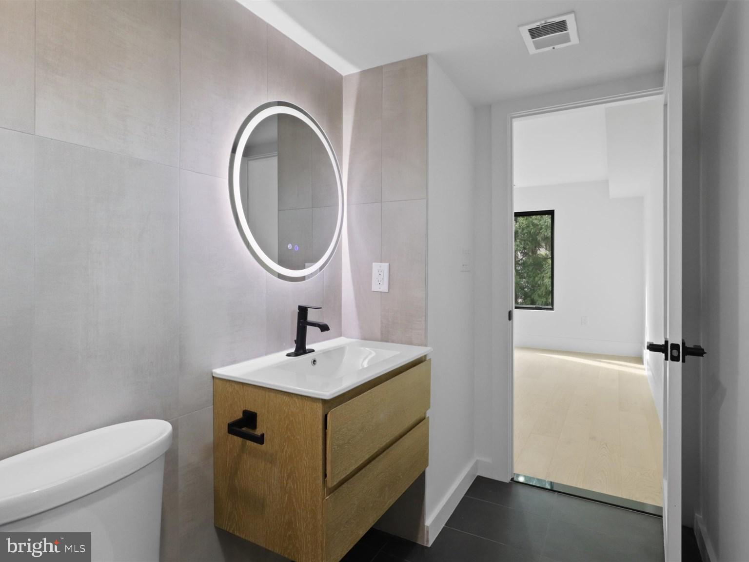 CLARENDON - Residential