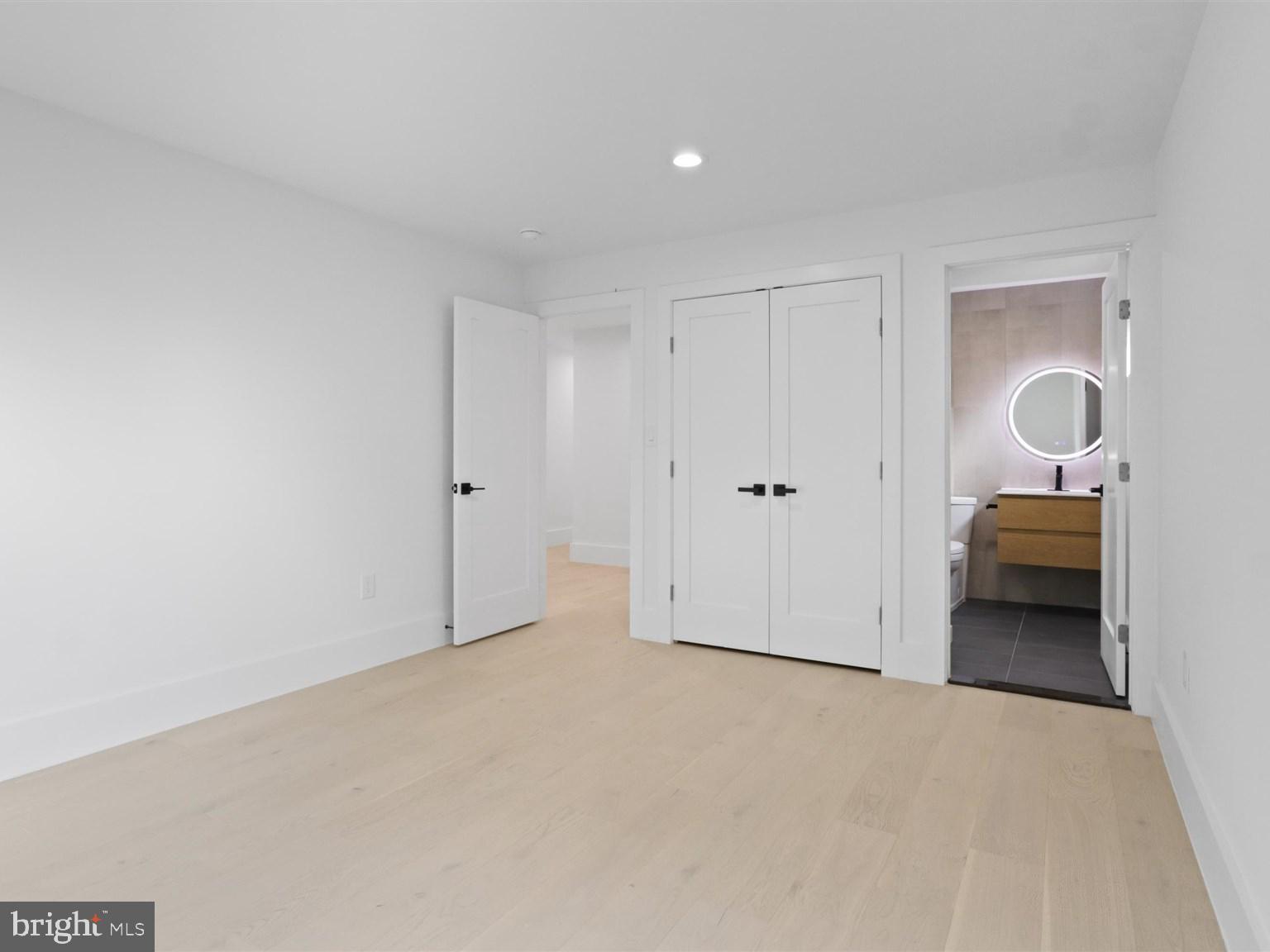 CLARENDON - Residential