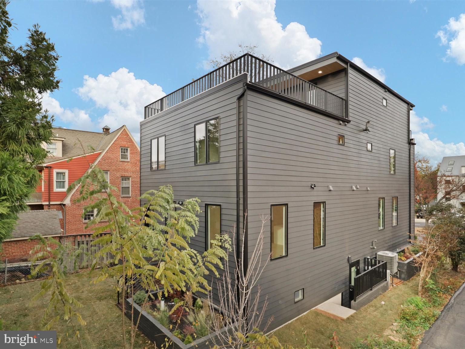 CLARENDON - Residential