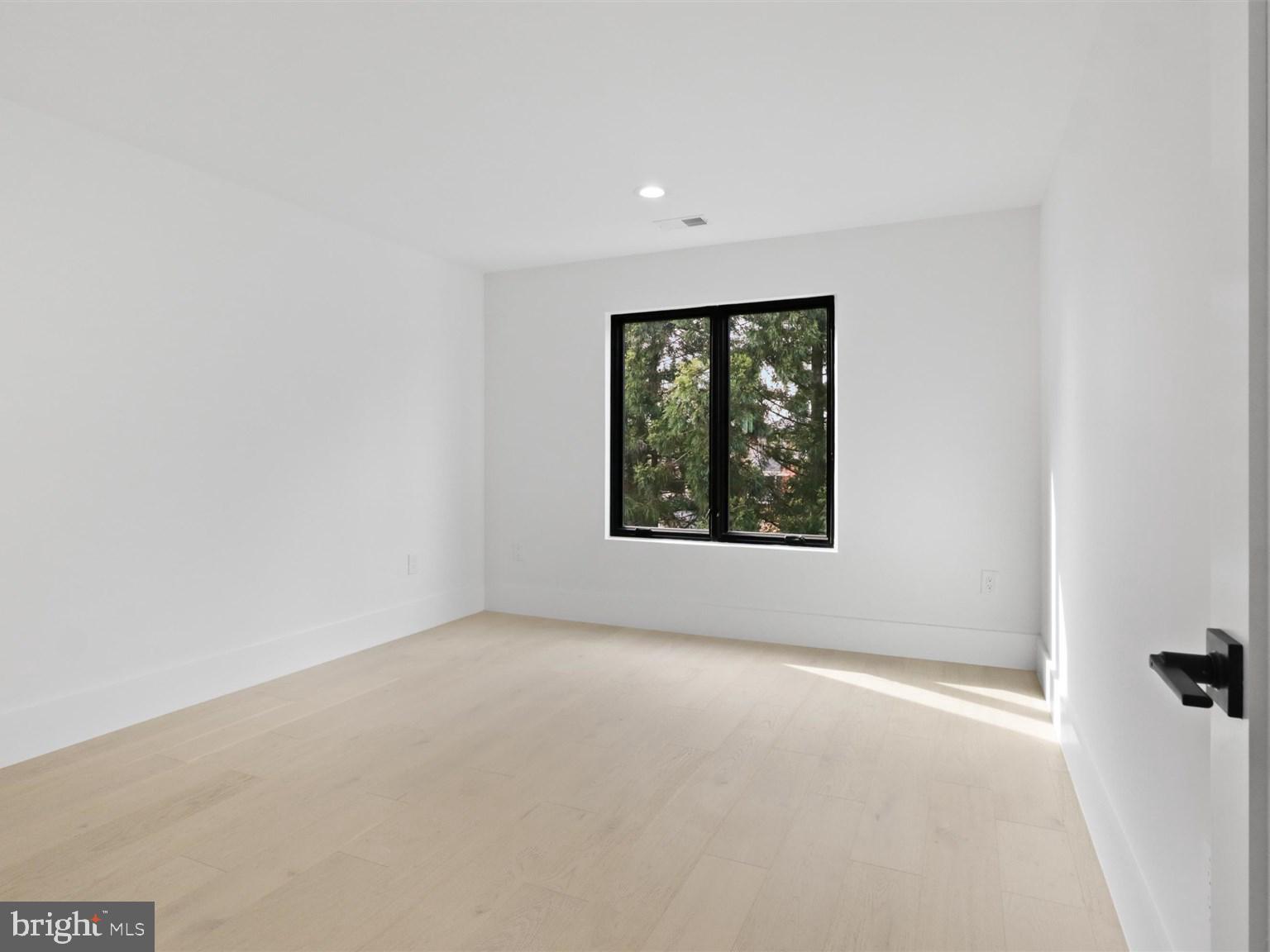 CLARENDON - Residential