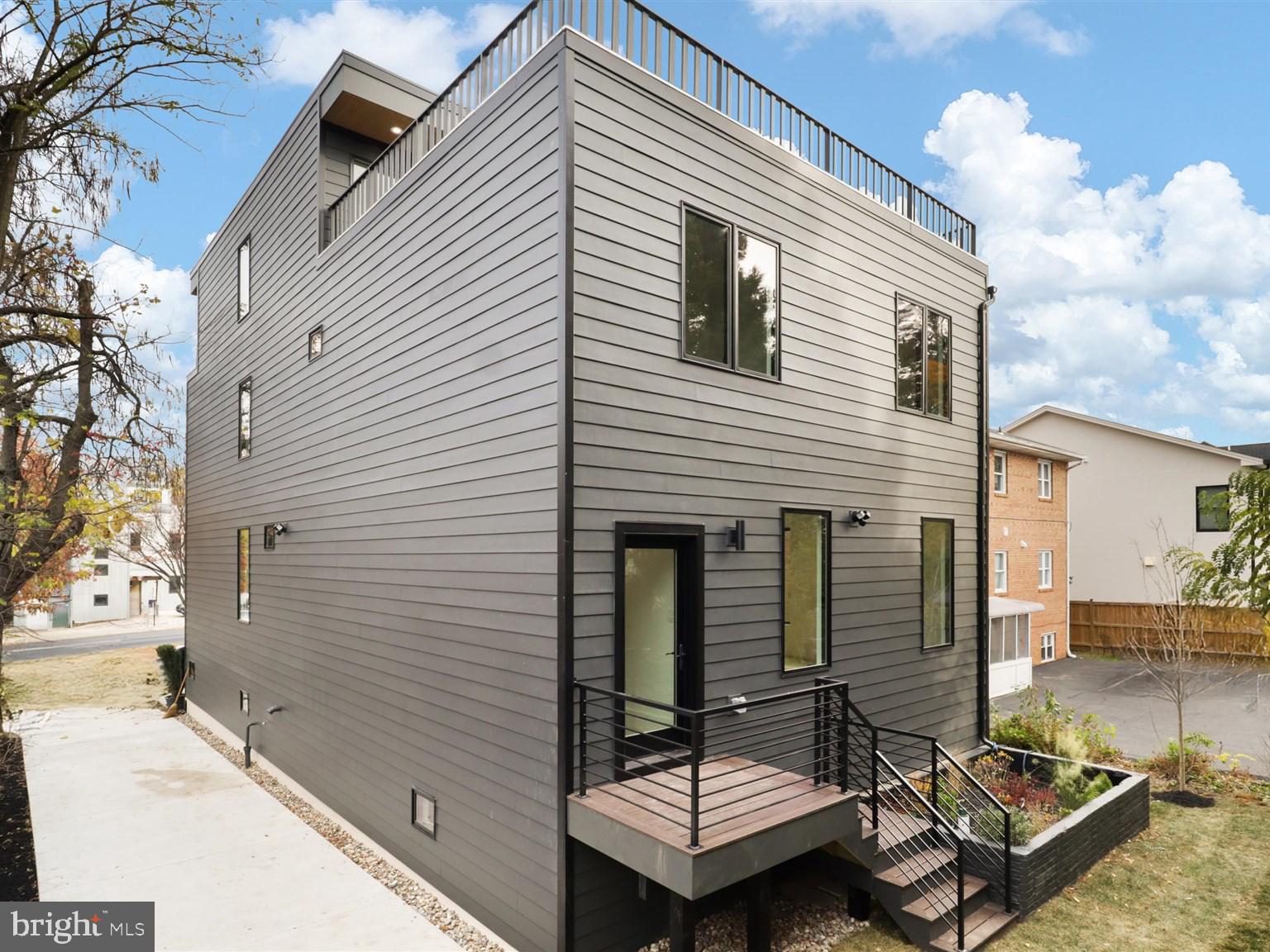 CLARENDON - Residential