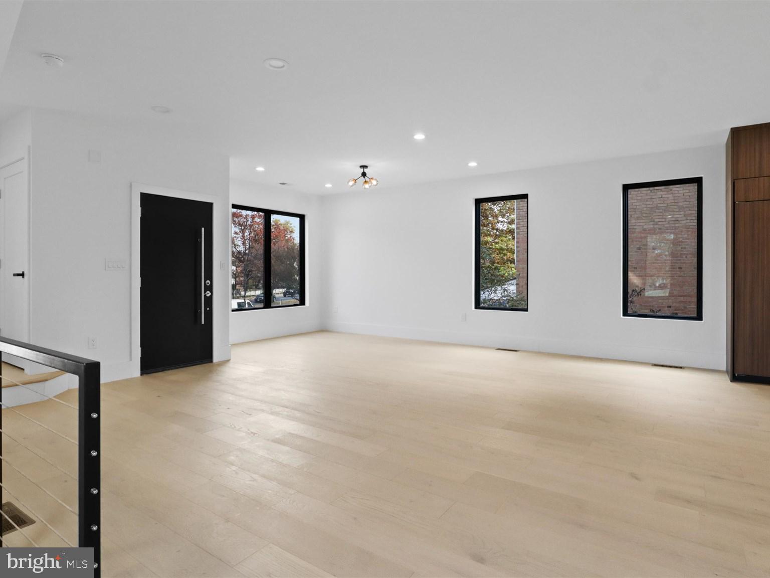 CLARENDON - Residential