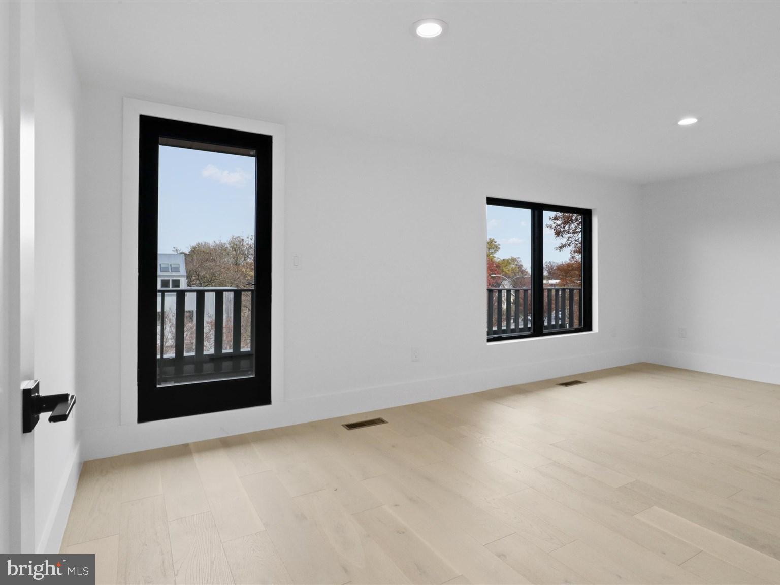 CLARENDON - Residential