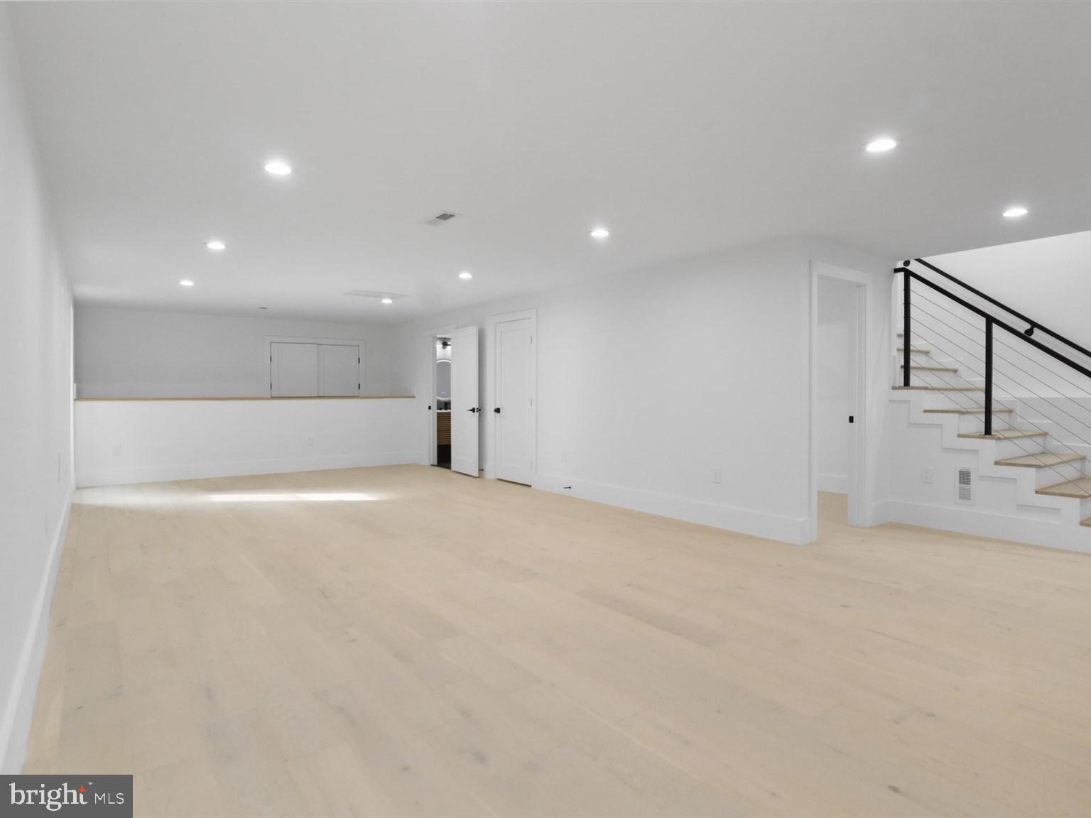 CLARENDON - Residential