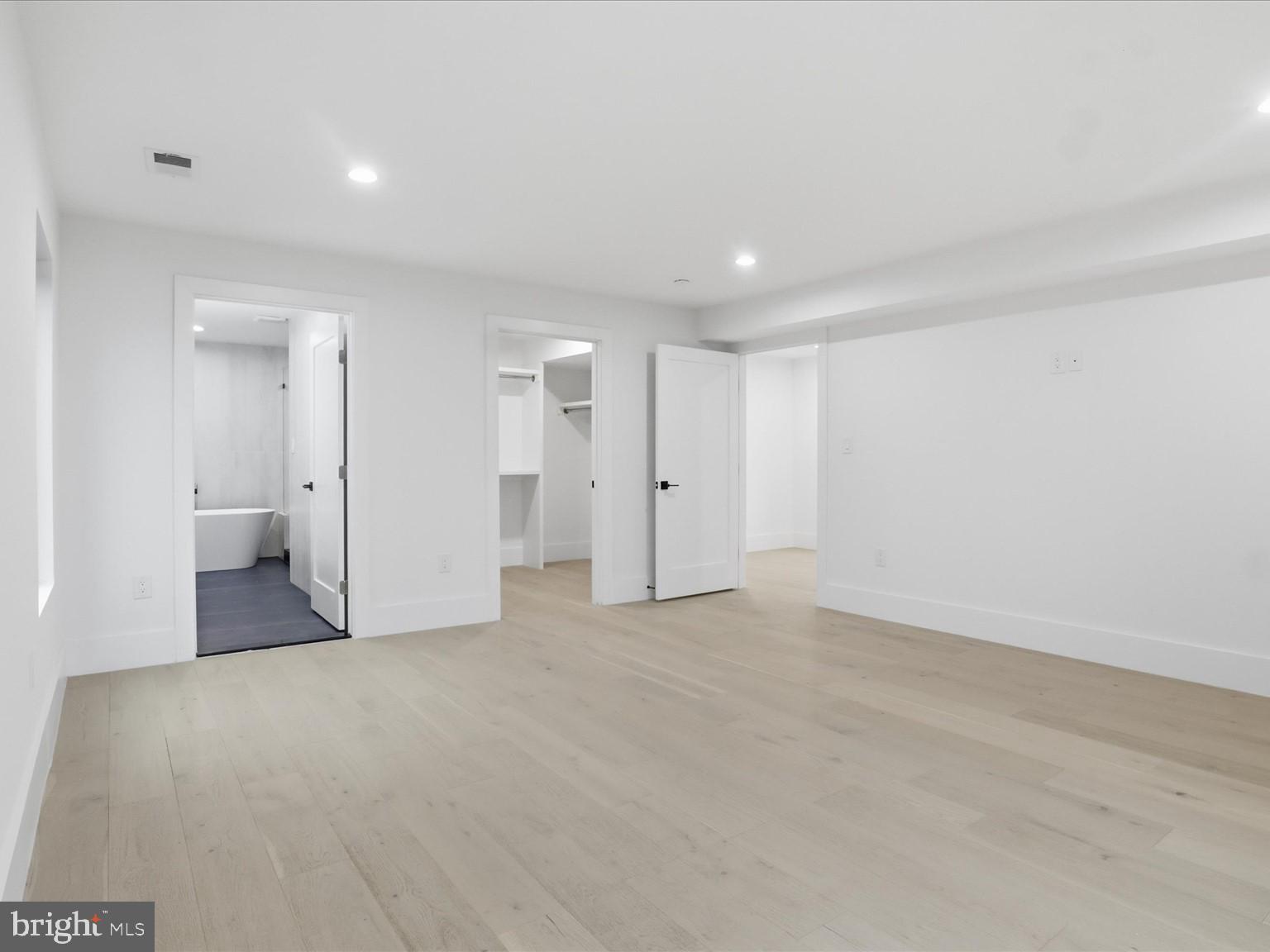 CLARENDON - Residential