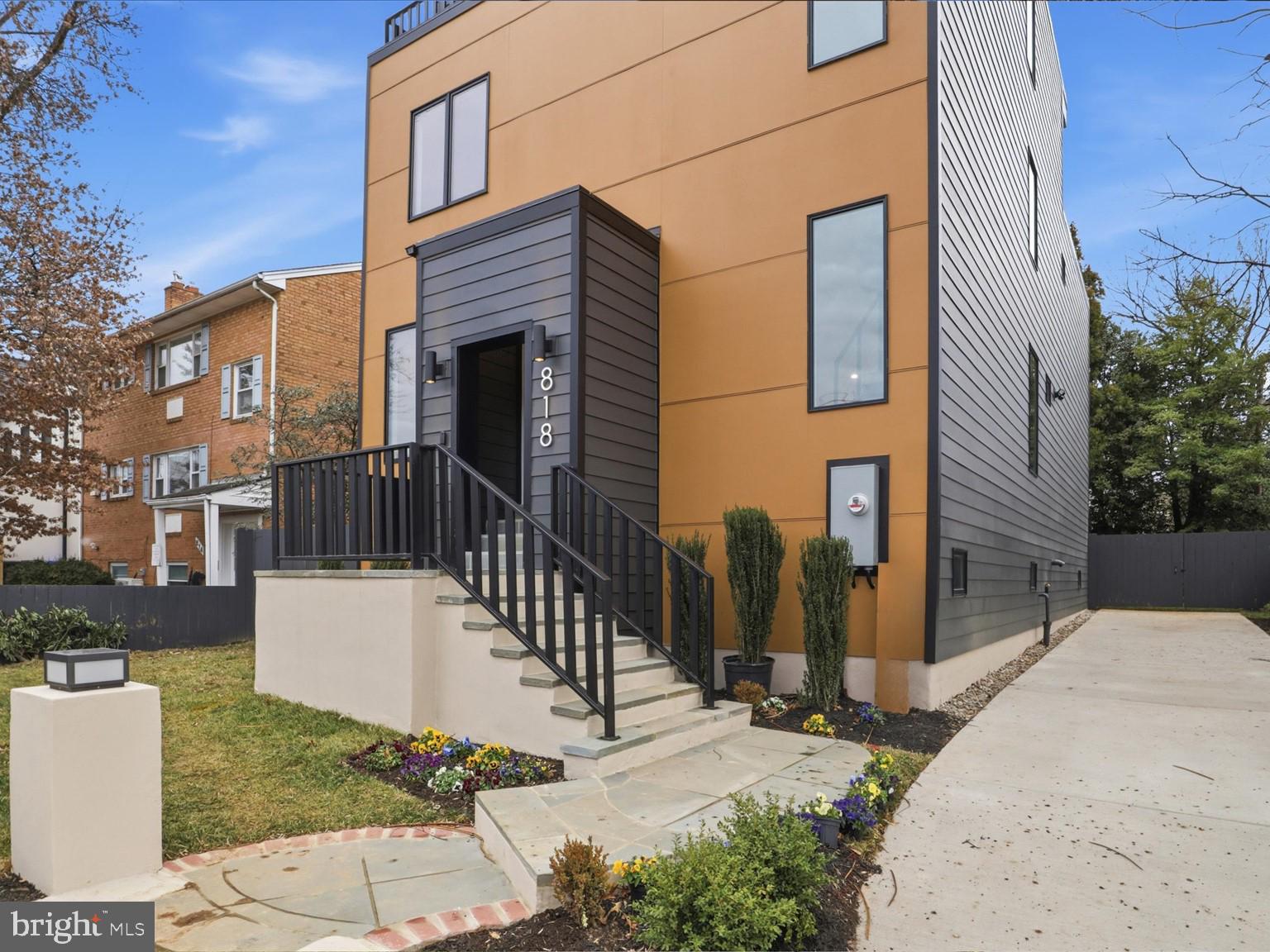 CLARENDON - Residential