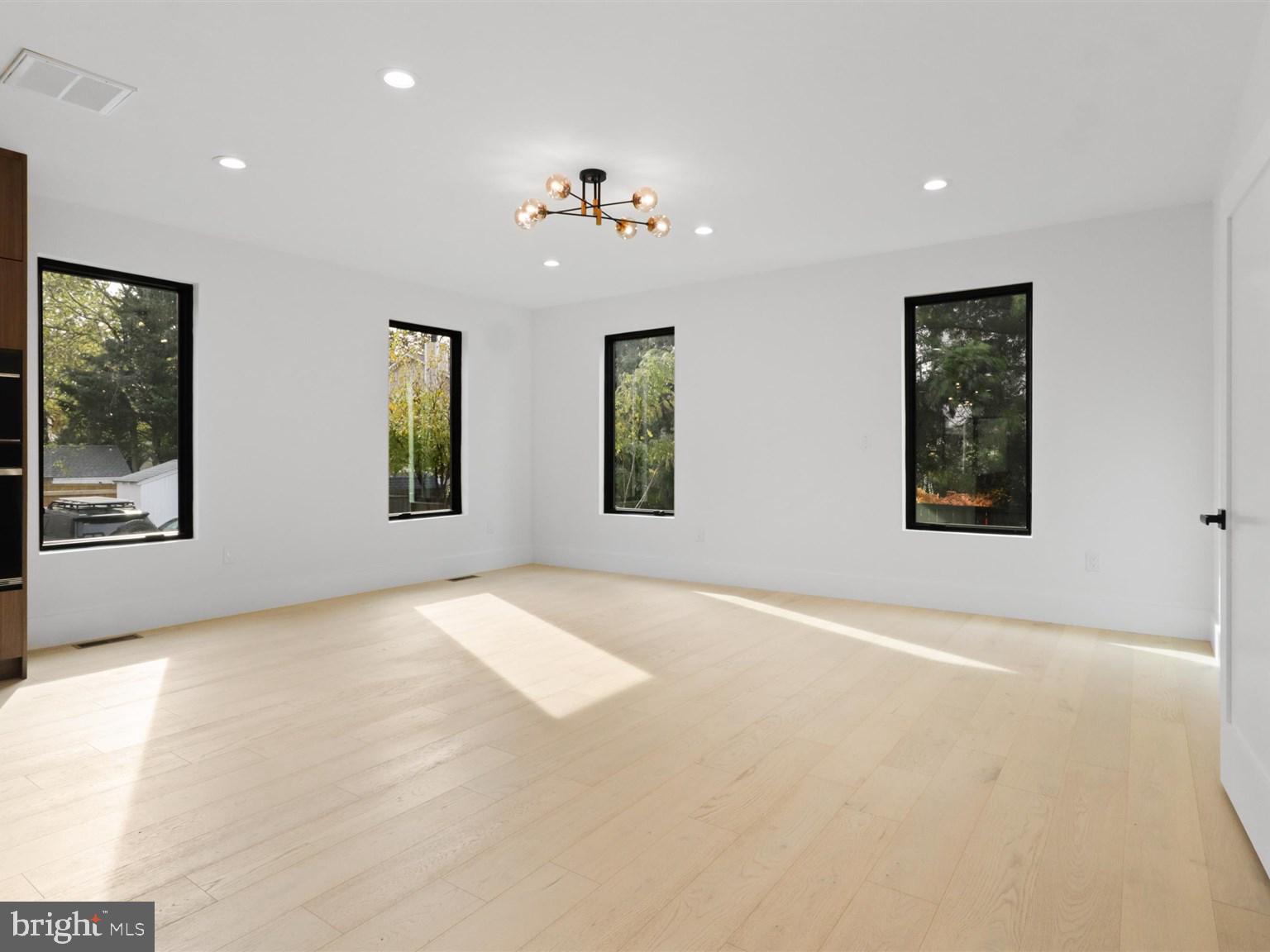 CLARENDON - Residential