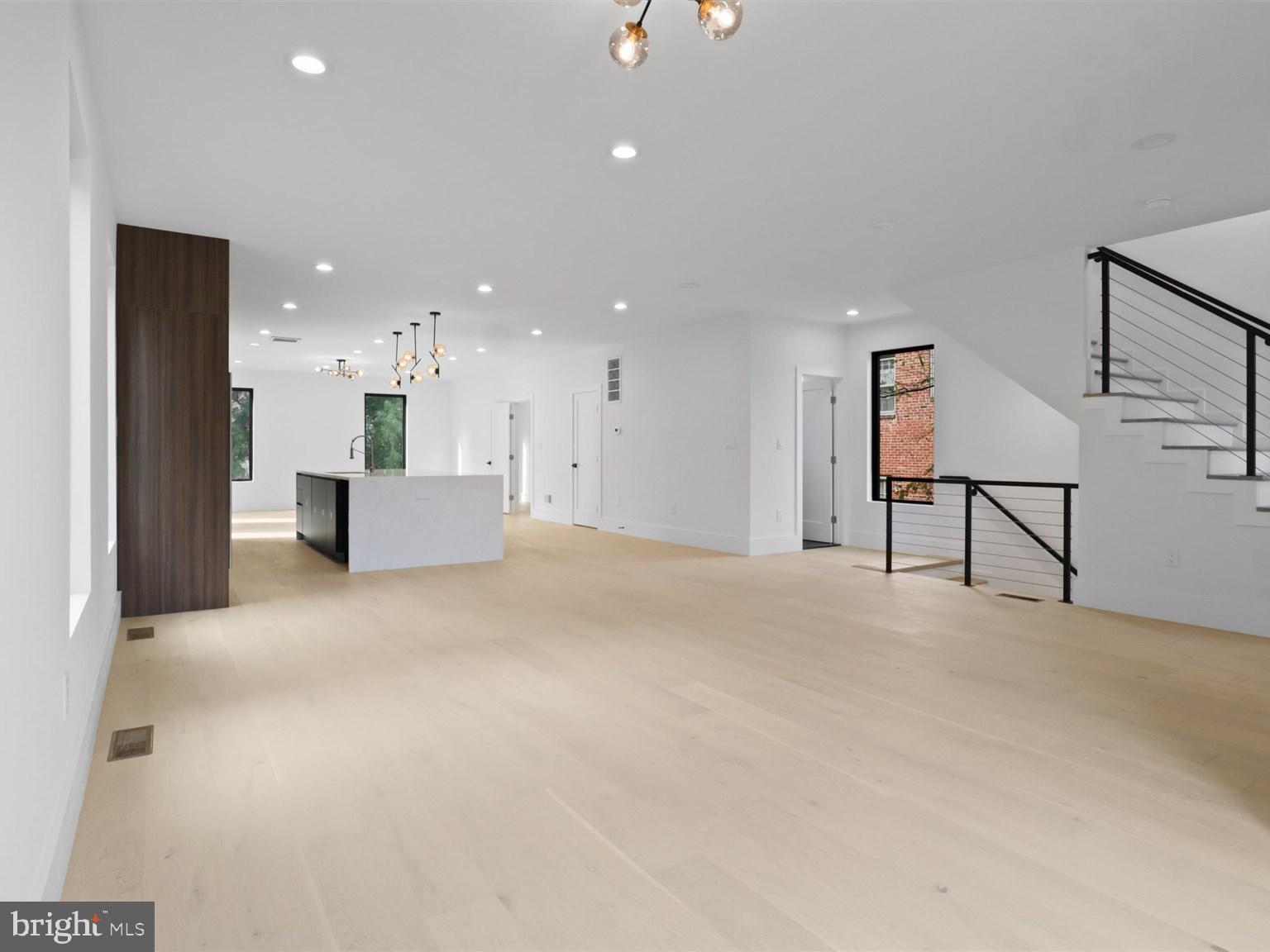 CLARENDON - Residential