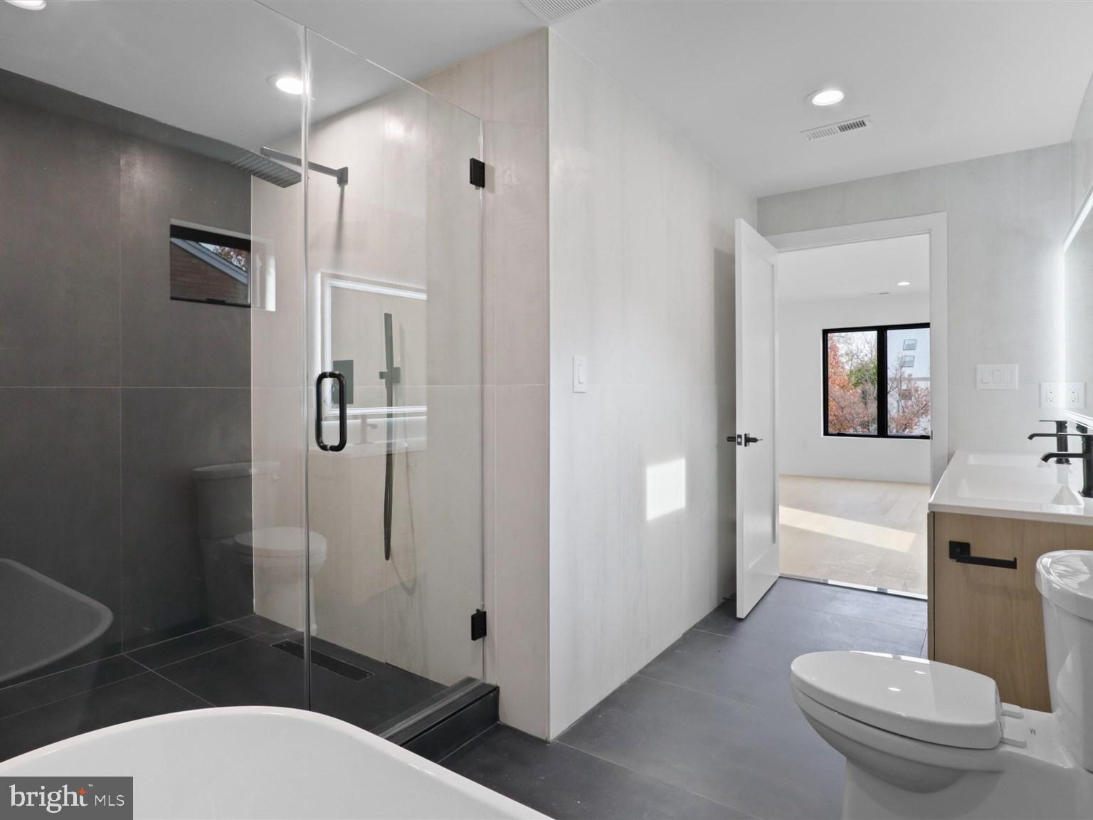 CLARENDON - Residential