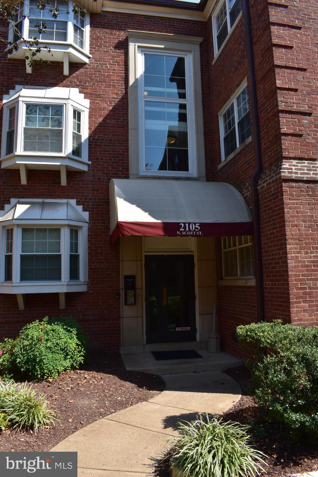 PALISADE GARDENS - Residential Lease