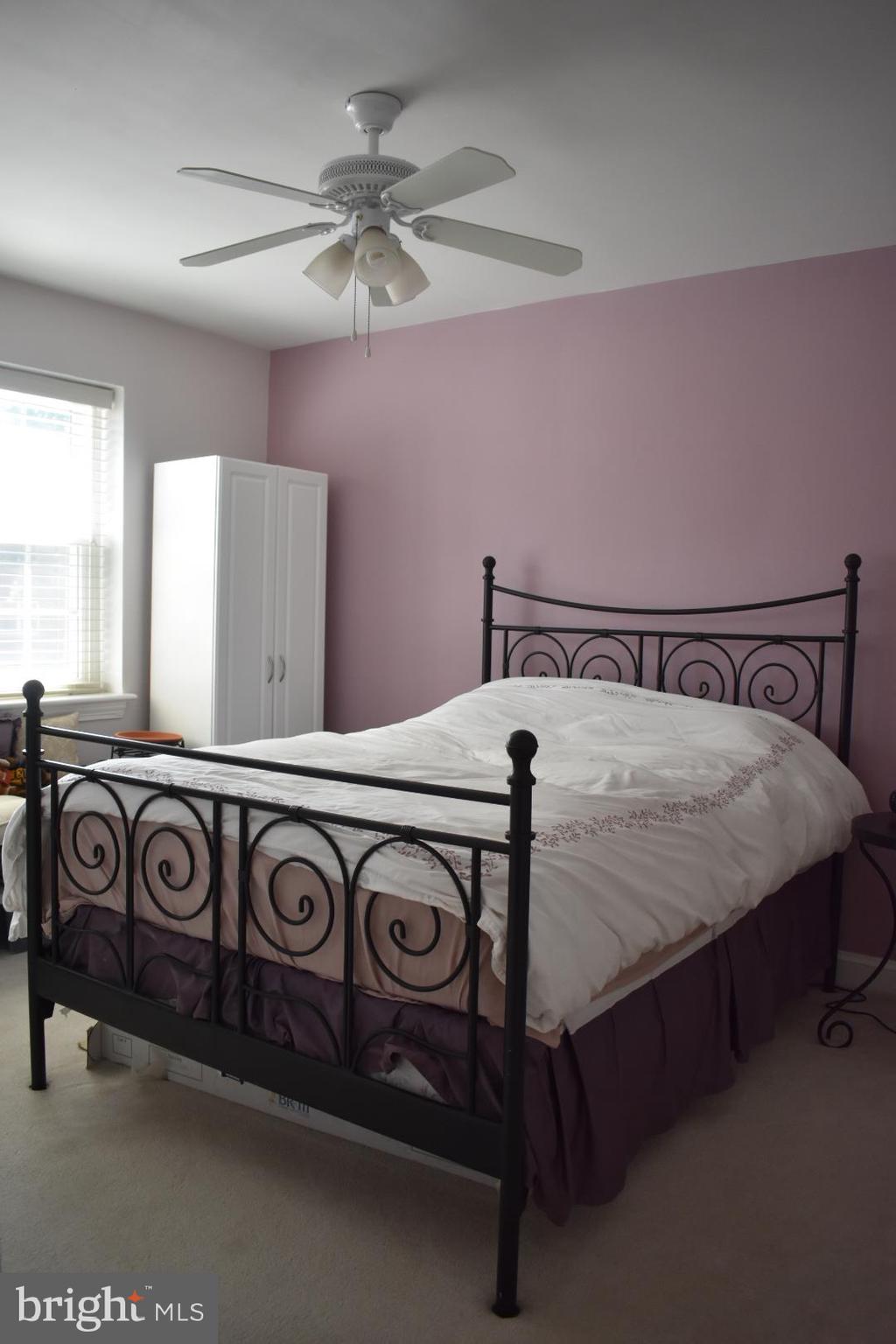 PALISADE GARDENS - Residential Lease