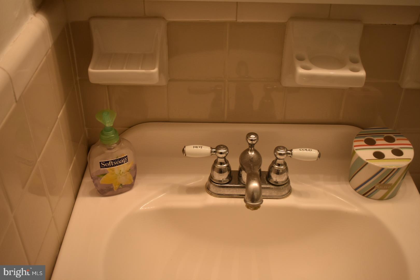 PALISADE GARDENS - Residential Lease