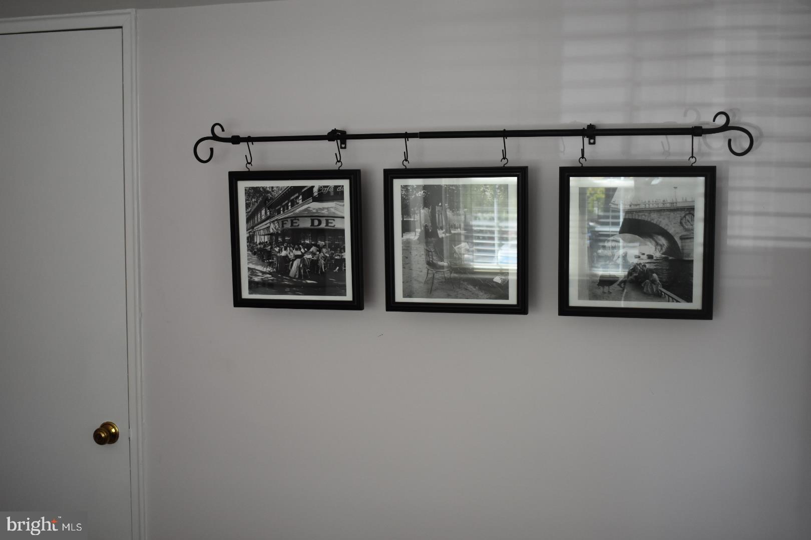 PALISADE GARDENS - Residential Lease