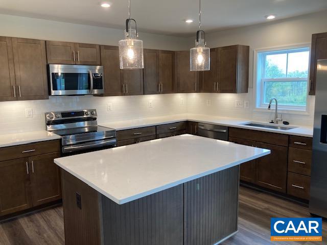 27 SWEETVIEW CT