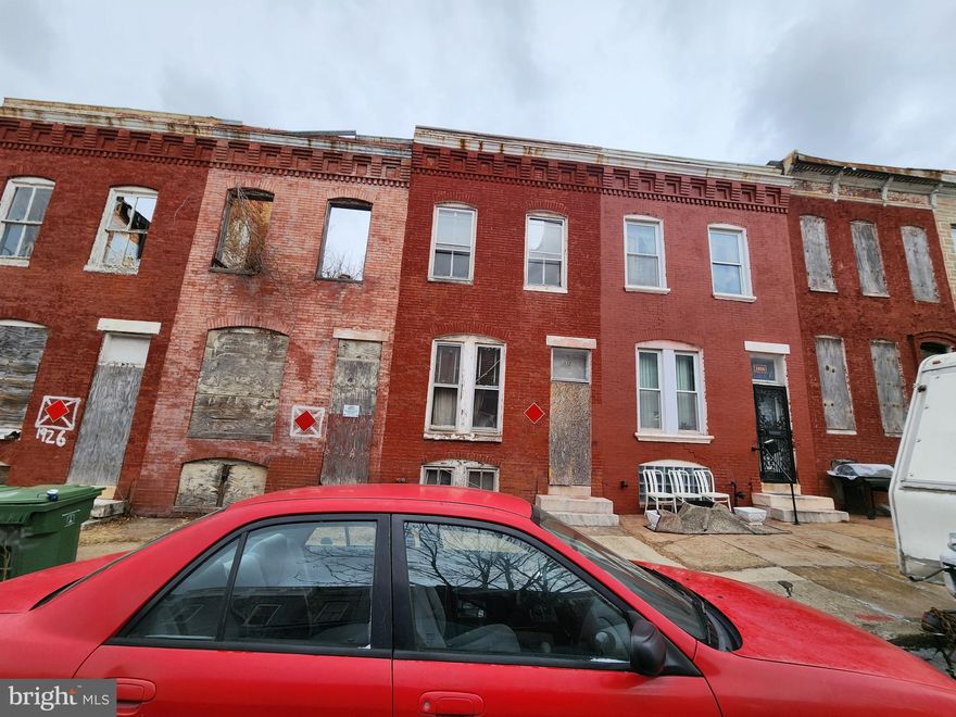 POST AUCTION - MAKE AN OFFER - BUY IT NOW! Deposit: $5,000.

2 Story Townhouse located in the Midtown-Edmondson area.
JUST MINUTES to Grace Medical Center & Carroll Park Golf Course.
Easy access to major traffic artery W Franklin St.
Property is a shell and in need of total renovations.