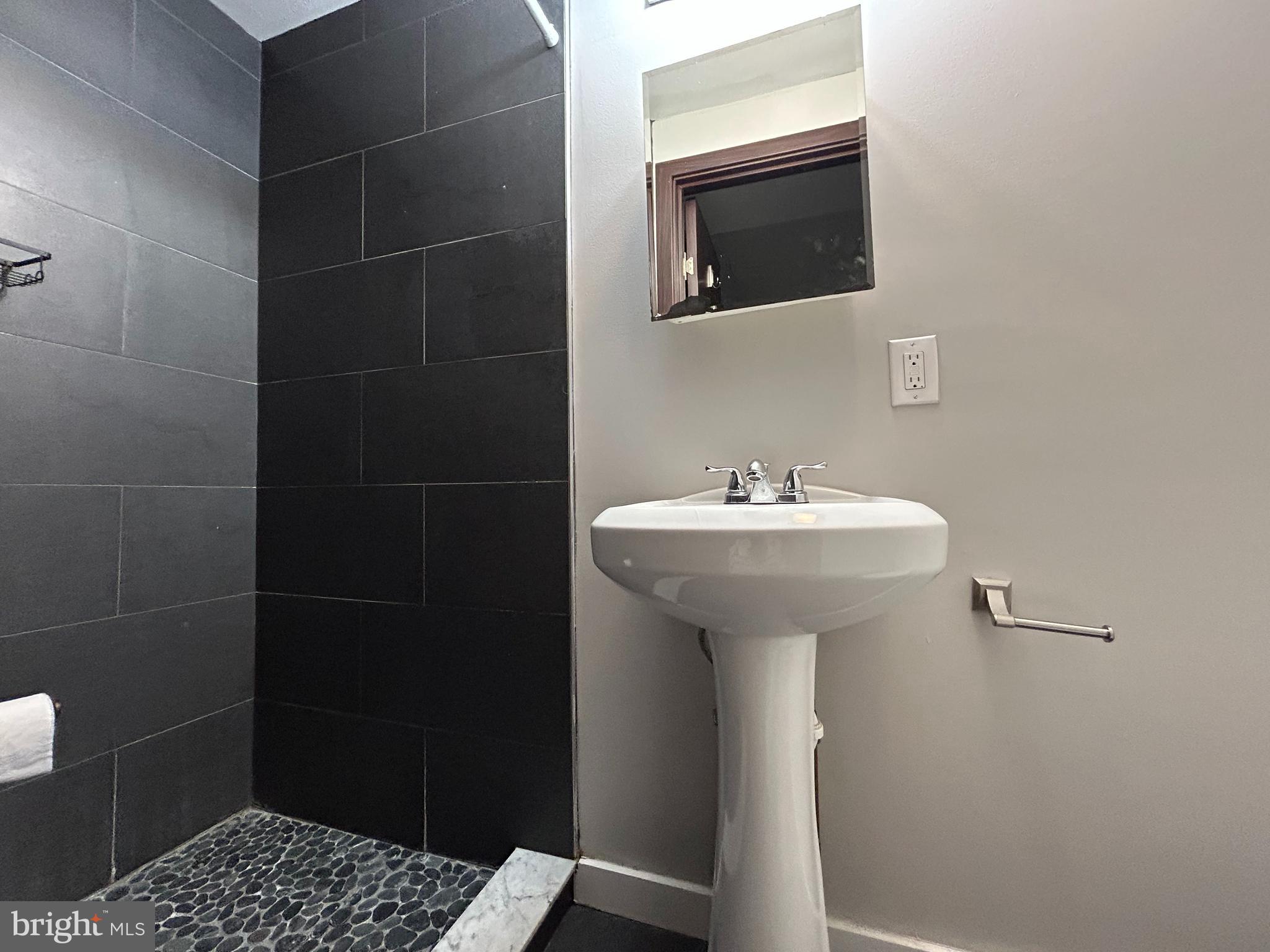 TEMPLE UNIVERSITY - Residential Lease