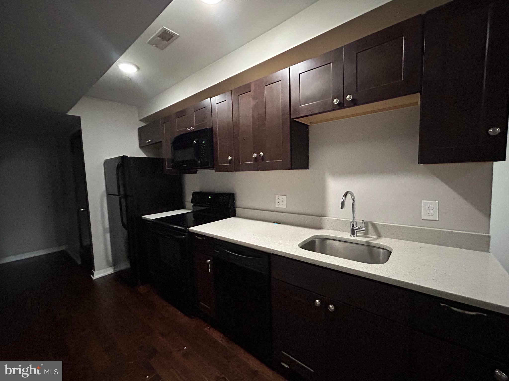 TEMPLE UNIVERSITY - Residential Lease