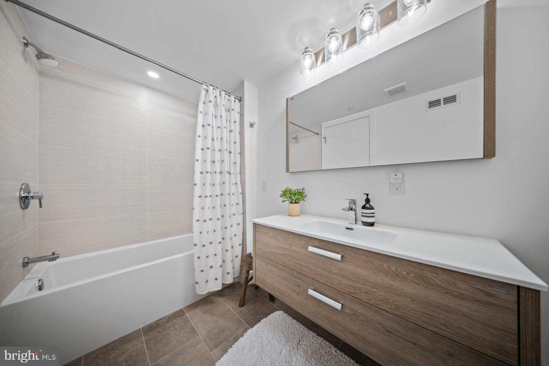 OLDE KENSINGTON - Residential