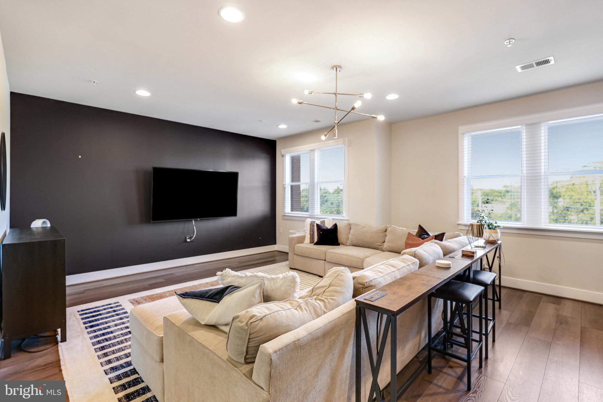 POTOMAC YARD - Residential Lease