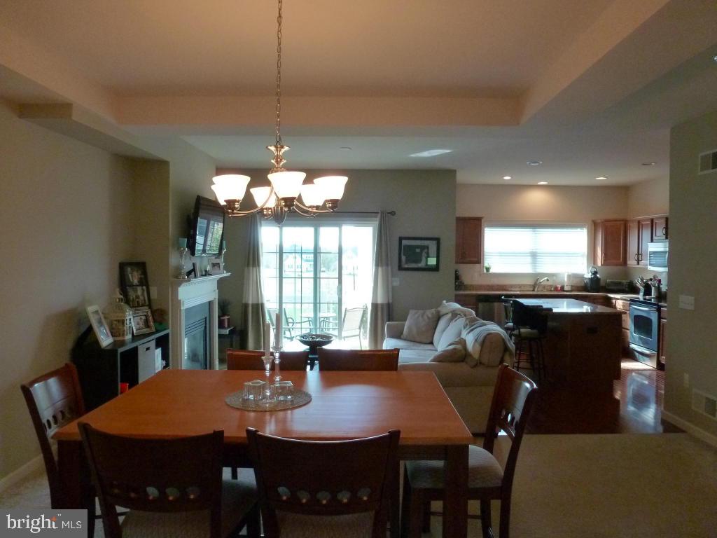 RICHMOND SQUARE - Residential Lease