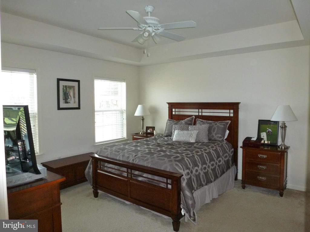 RICHMOND SQUARE - Residential Lease