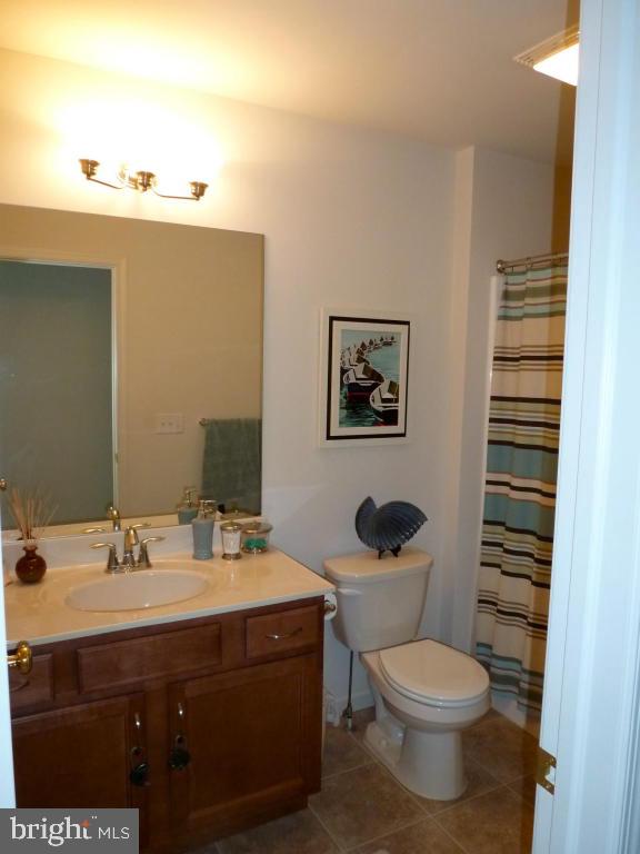 RICHMOND SQUARE - Residential Lease